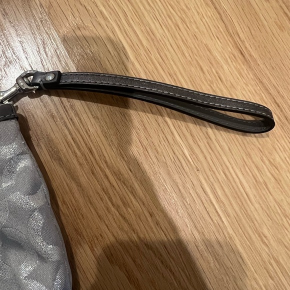 Coach Wristlet / clutch grey and silver - Picture 3 of 7